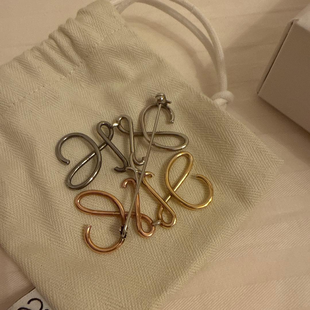 LOEWE ロエベ　アナグラム　ブローチ　配色　4色