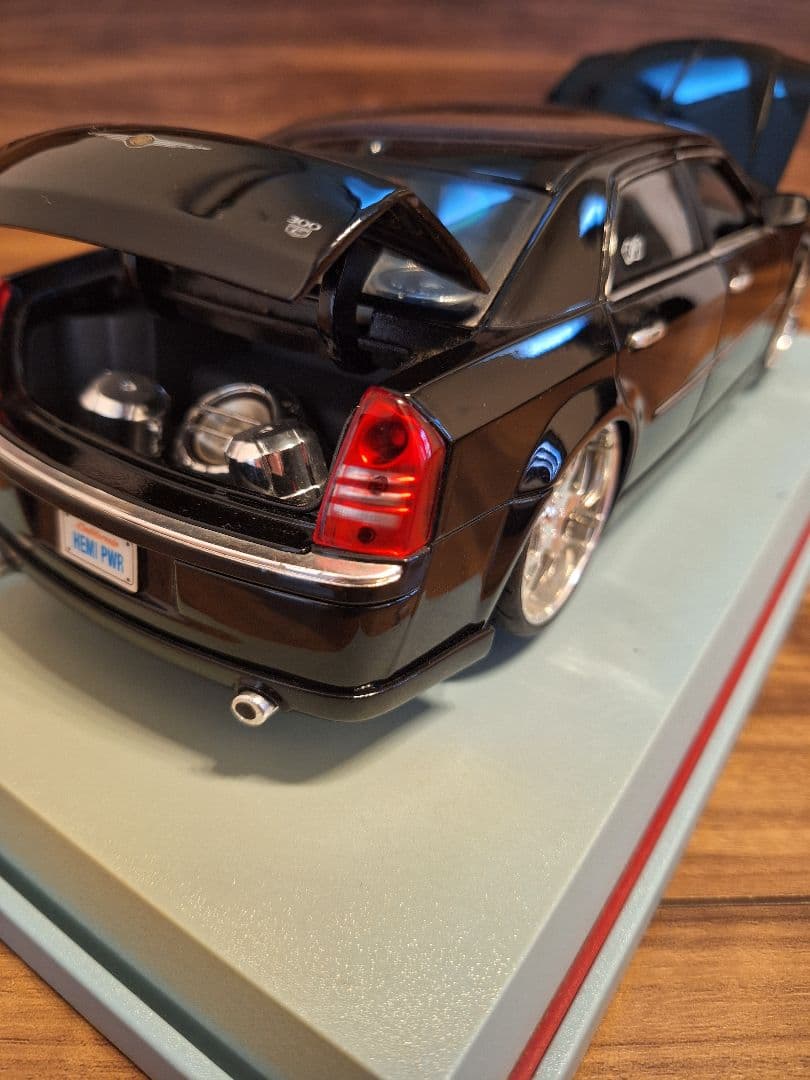 1/18　クライスラー300C