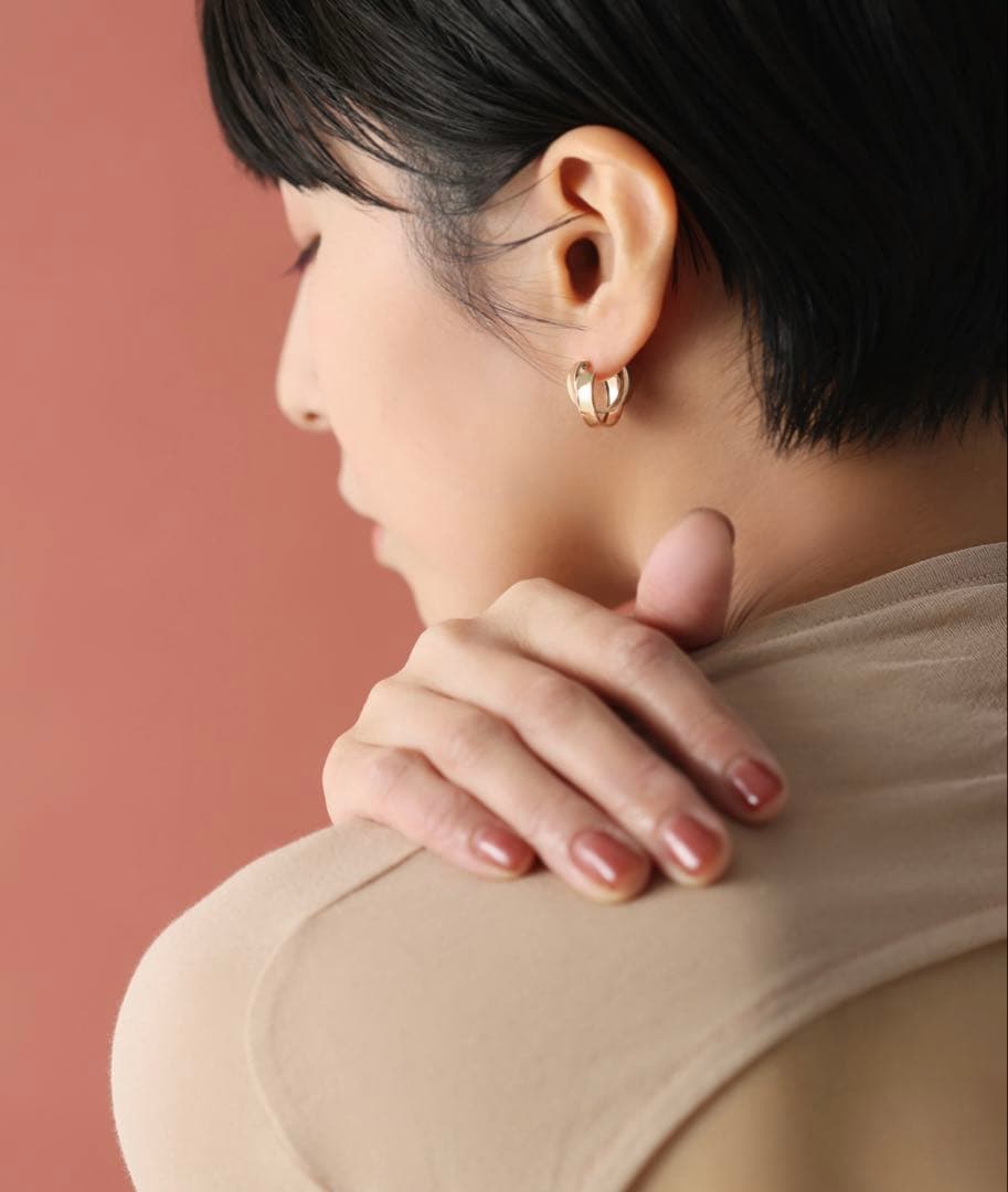 Lilas ワイドラインクロスフープピアス K10（両耳）