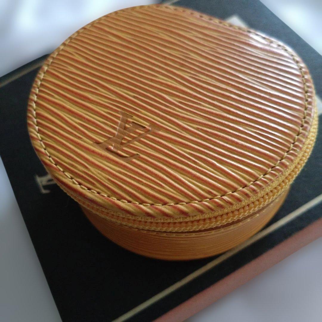 LOUIS VUITTON エピ レザー ジュエリーケース パリ専用箱 リボン付