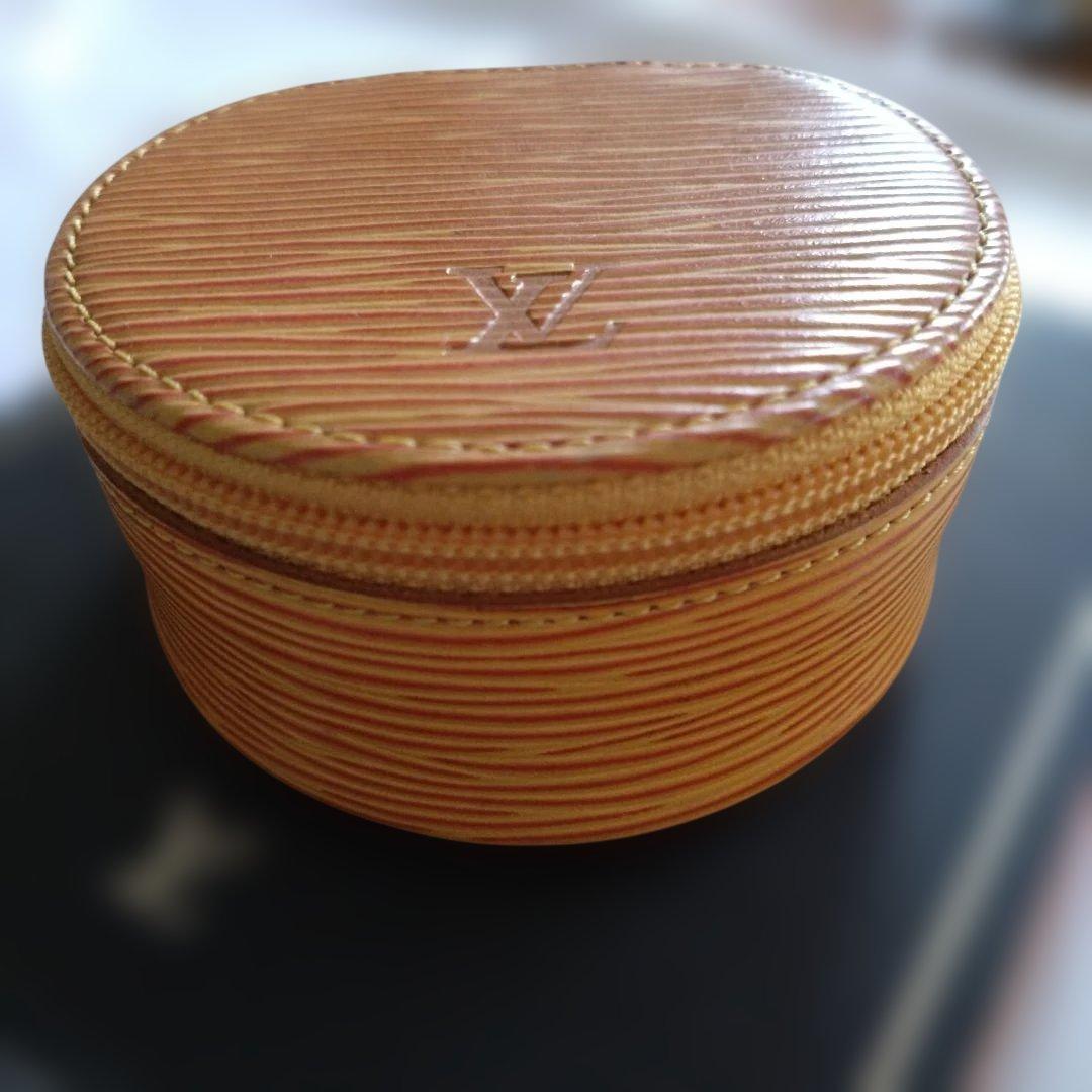 LOUIS VUITTON エピ レザー ジュエリーケース パリ専用箱 リボン付