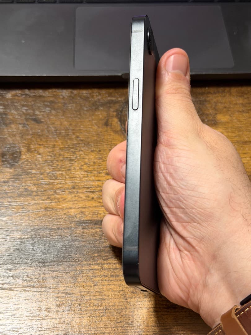 Apple iPhone 16e 256GB 100% SIMフリー