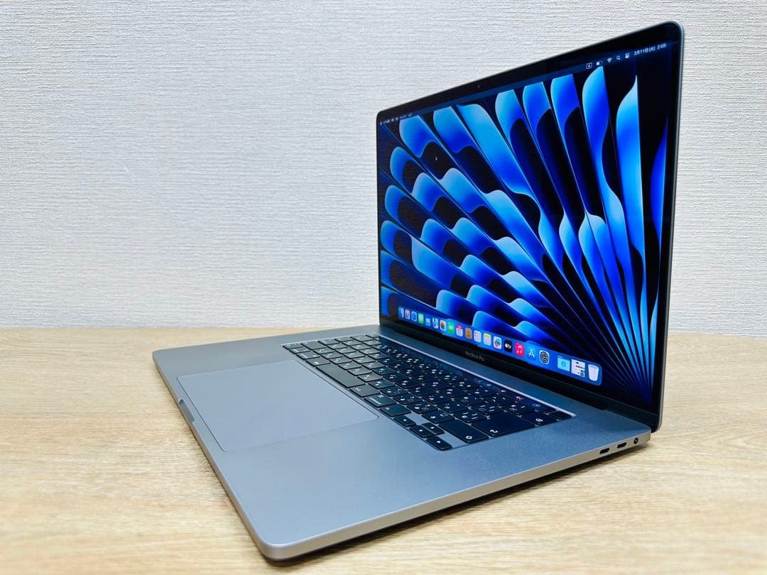2025年OS] 美品MacBook Pro ／4K／ほぼ新品バッテリー