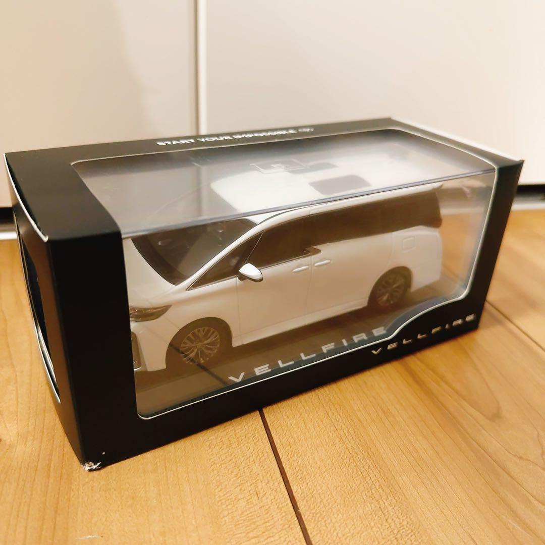 トヨタ　ベルファイア　ホワイト　ミニカー