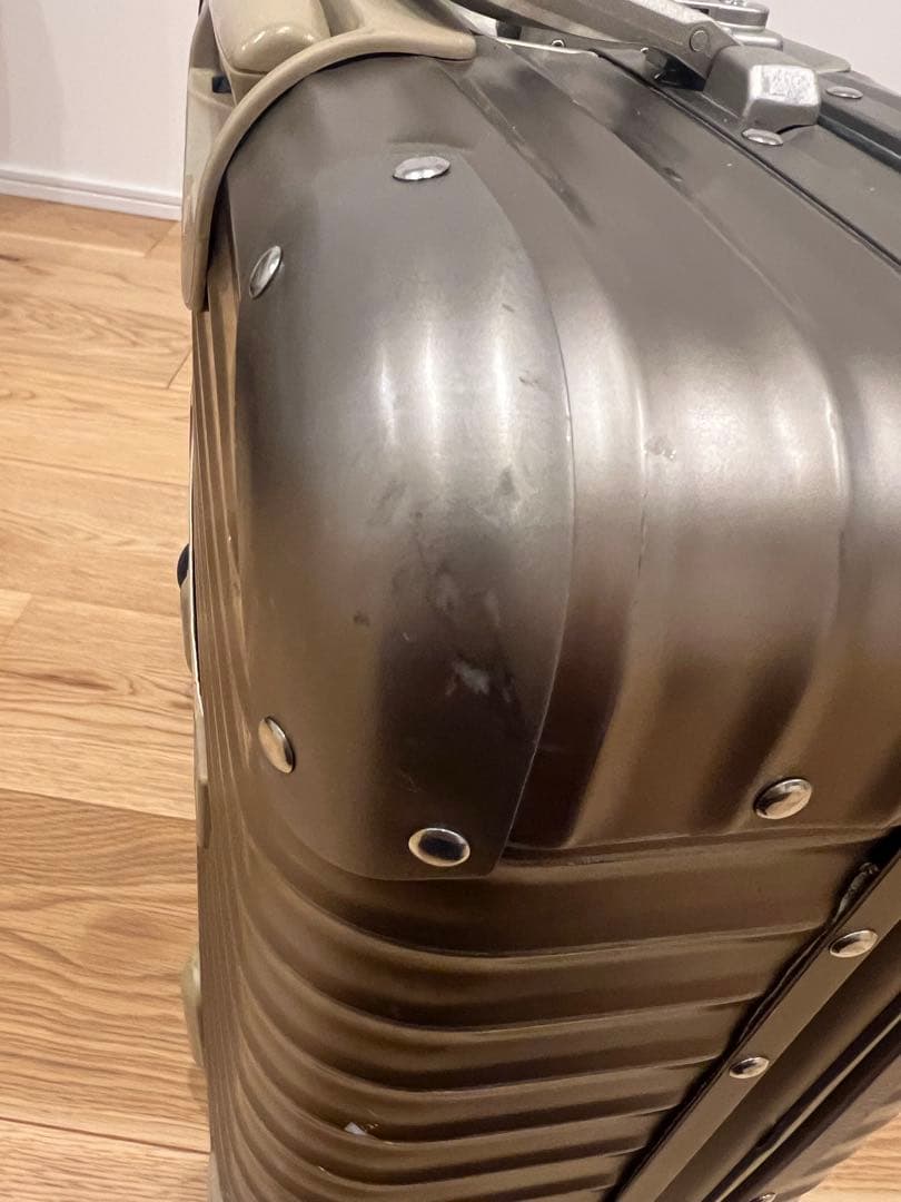 TOPAS TITANIUMリモワトパーズ チタニウム28L 2輪スーツケース
