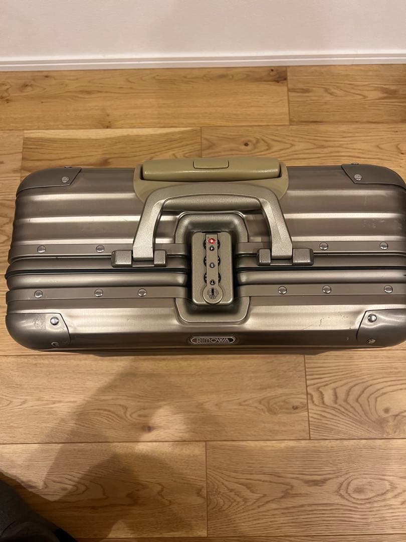 TOPAS TITANIUMリモワトパーズ チタニウム28L 2輪スーツケース