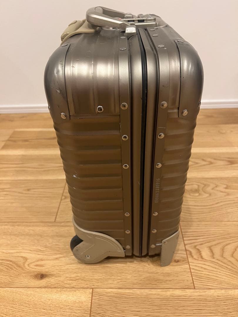 TOPAS TITANIUMリモワトパーズ チタニウム28L 2輪スーツケース