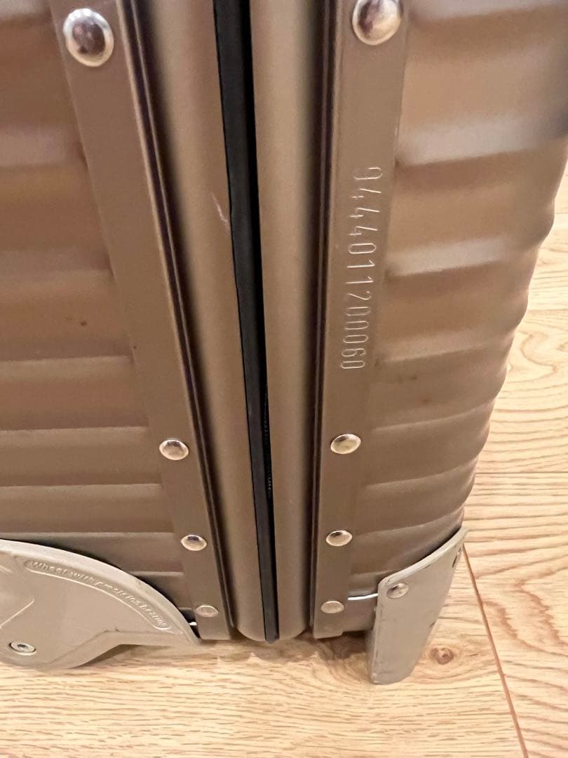 TOPAS TITANIUMリモワトパーズ チタニウム28L 2輪スーツケース