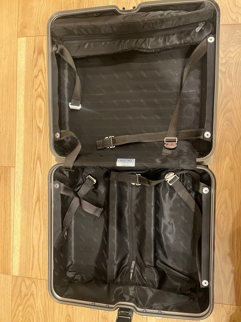 TOPAS TITANIUMリモワトパーズ チタニウム28L 2輪スーツケース