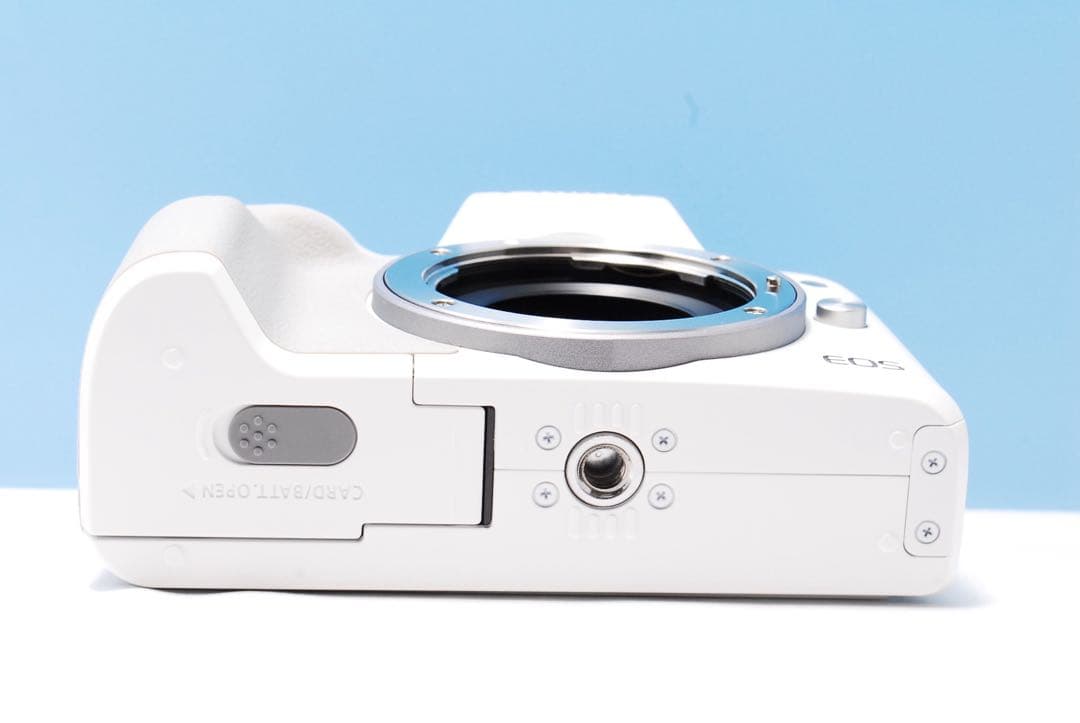 【極美品】Canon Kiss M2 ホワイト Wi-Fi/Bluetooth