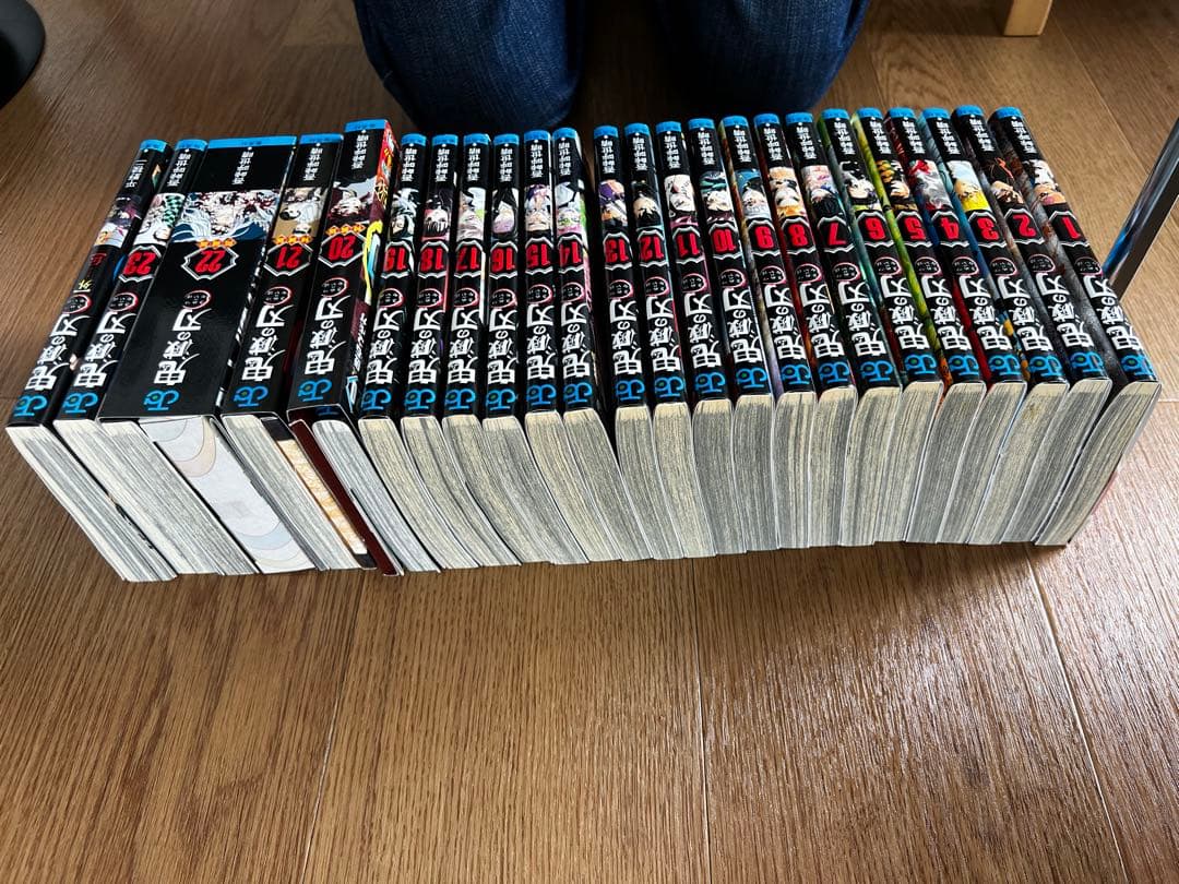 鬼滅の刃 1～23+外伝＋特装版特典(ポストカード、シール、缶バッジ)