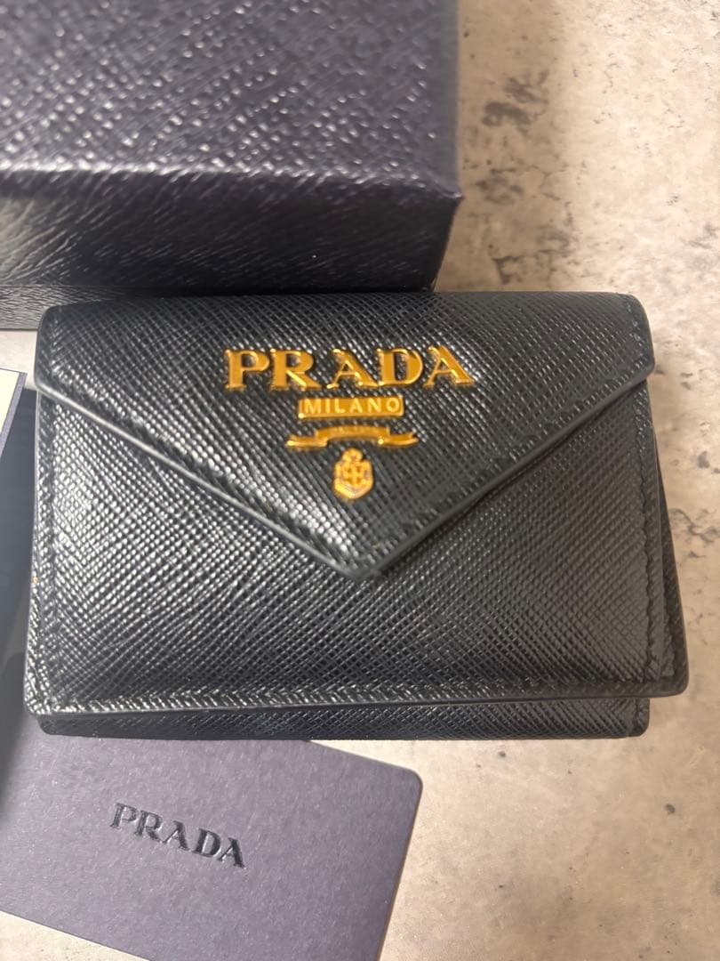 PRADA ブラックレザー 三つ折り財布