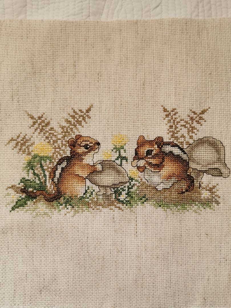 アンティークニードルクロスポイント草原のシマリス麻クロス 蒲公英ドングリ茸リネン