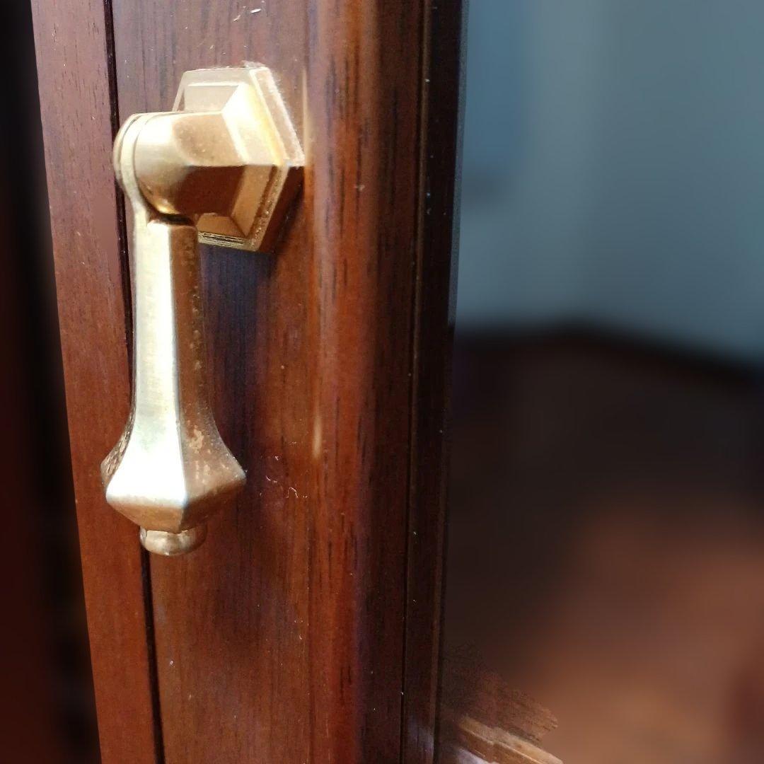 紋次郎です　　【マルニ】コーナーキャビネット　右