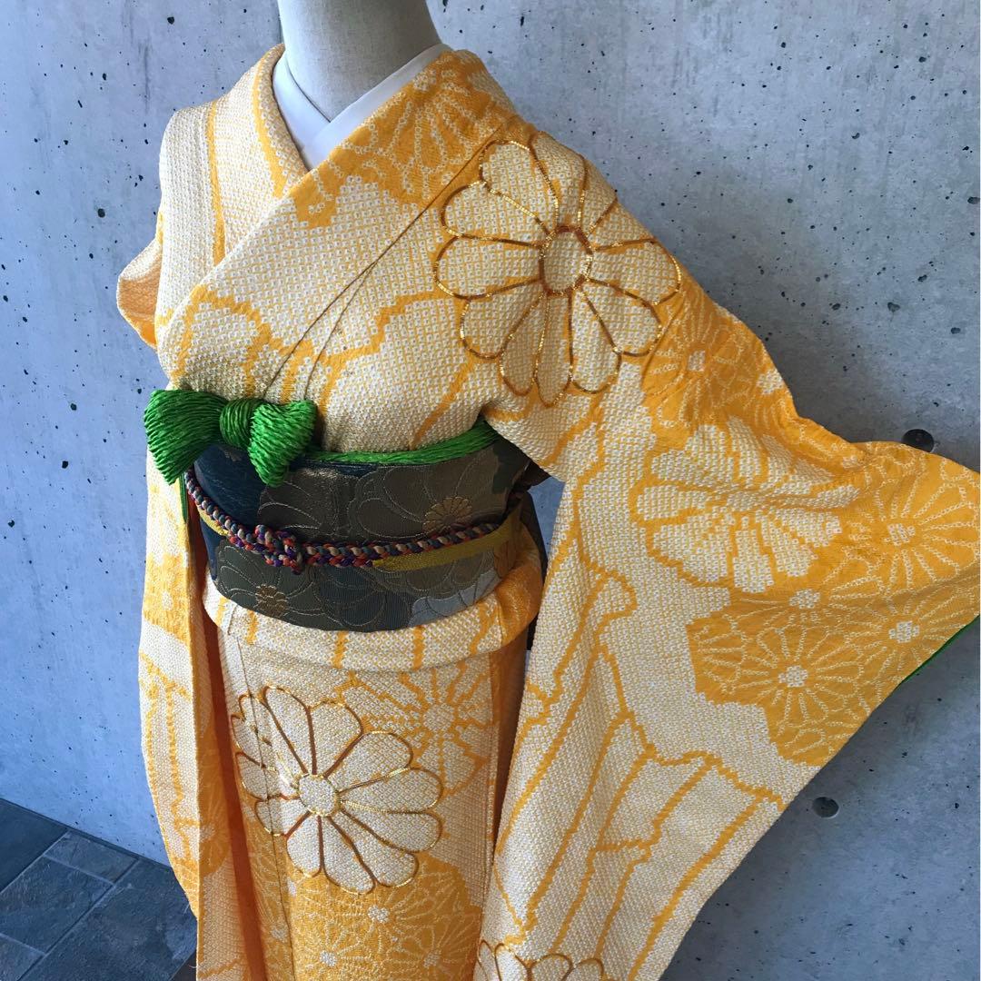 正絹　絞りの振袖　菊柄に金駒