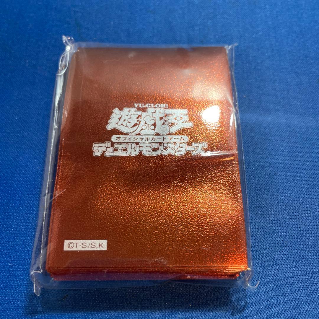 新品未開封　遊戯王　メタリックレッド　スリーブ　プロテクター
