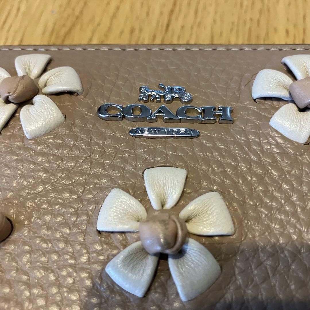 ハイビスカス　COACH ミディアム　ジップウォレットウィズフローラル