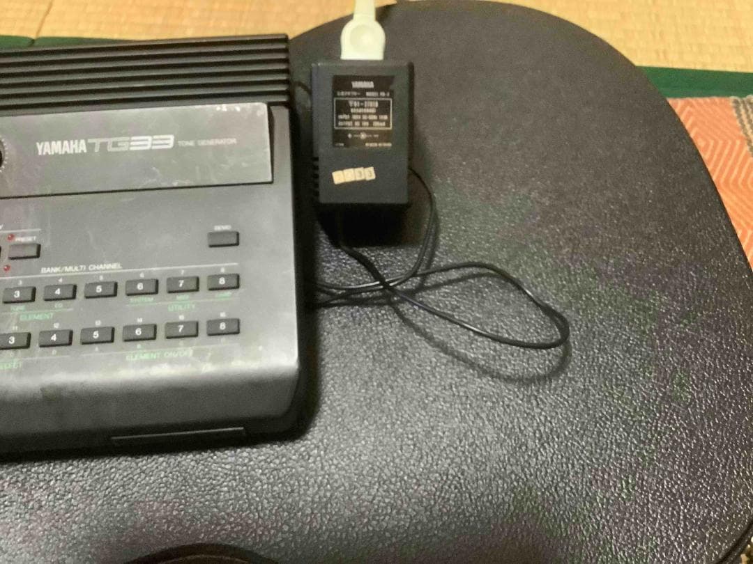 YAMAHA TG33 シンセサイザー