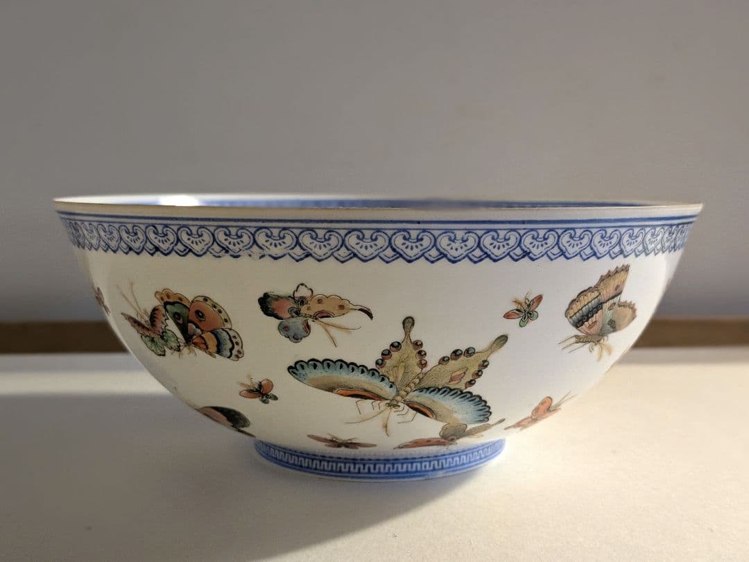 中国　景徳鎮　薄胎碗　中椀　蝶　花　白　薄胎磁　薄胎鉢　器　古い　器　透ける