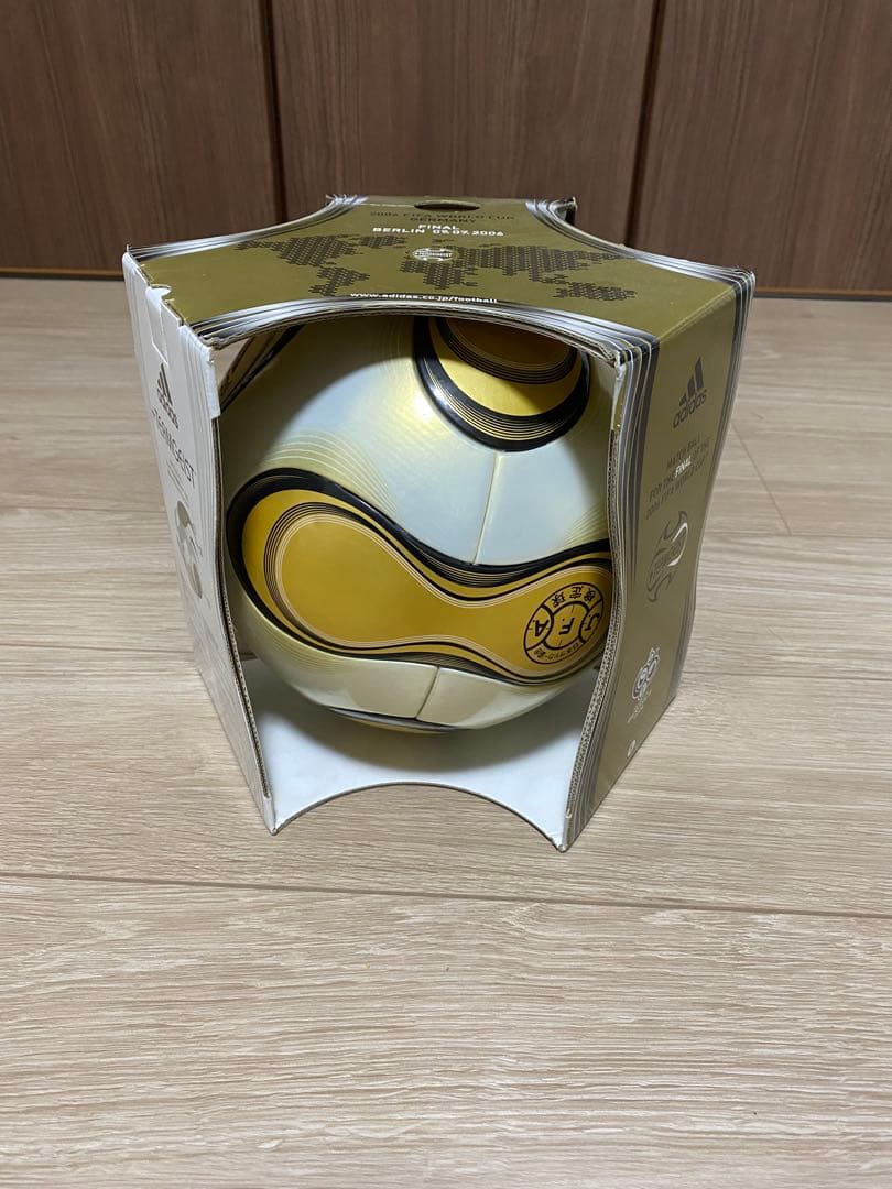 チームガイスト　adidas サッカーボール　5号球