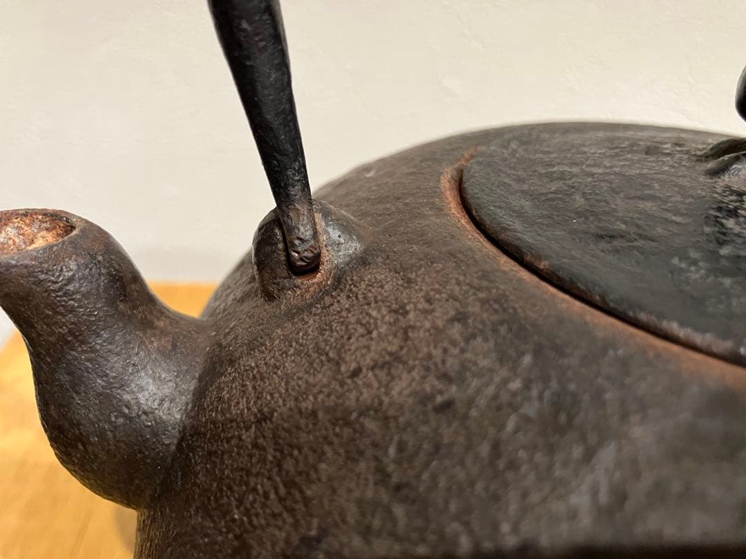 本番盛岡 薫山 南部鉄器 鉄瓶 平丸型 雲龍 1.6リットル