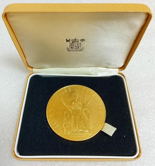 58mm 1977年 イギリス シルバージュビリー ギルドメダル 金メッキ銅