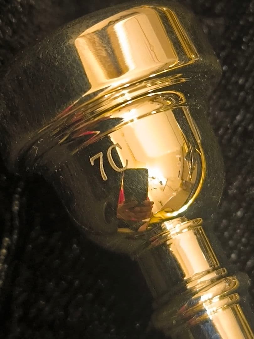 金色トランペット本体 70マウスピース付き、未使用品