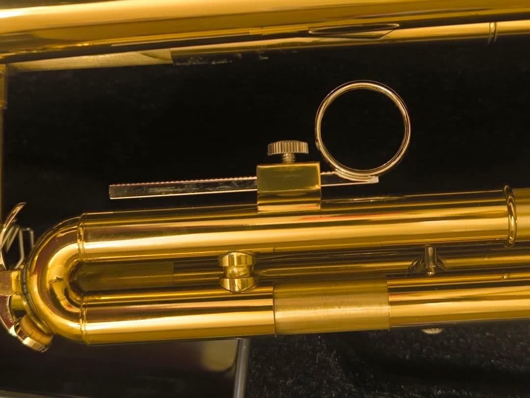 金色トランペット本体 70マウスピース付き、未使用品