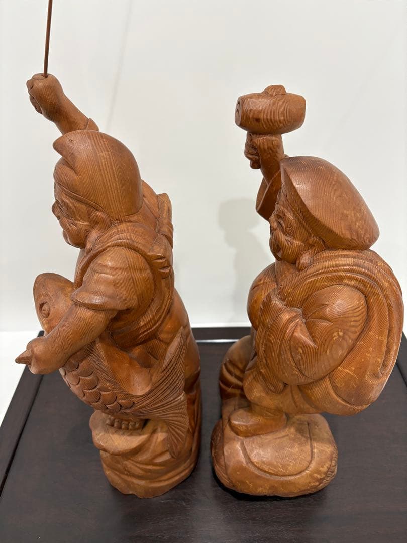恵比寿様　大黒様　木製、伝統的な工芸品　二体セット