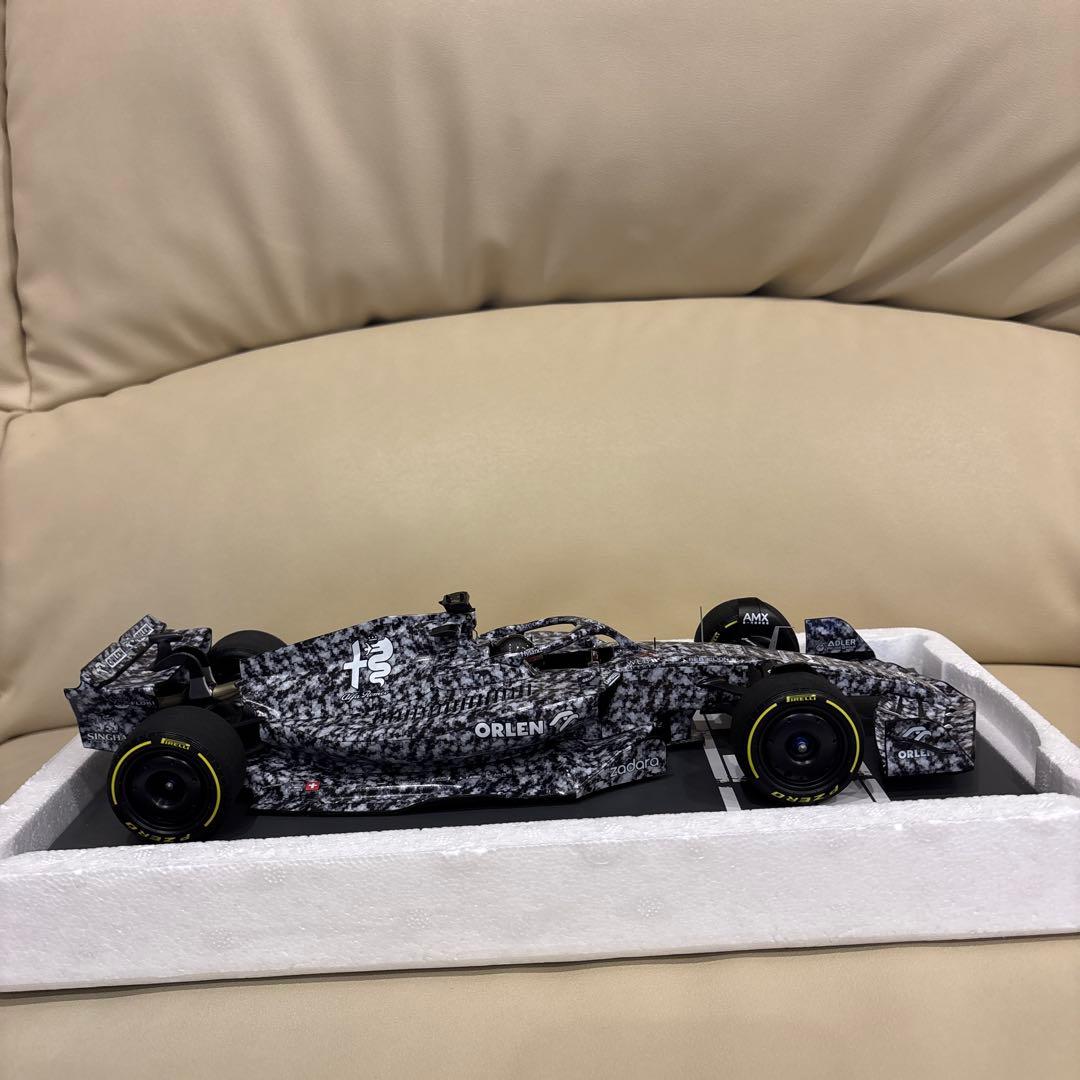 1/18 ミニチャンプス アルファロメオF1 C42 ボッタス