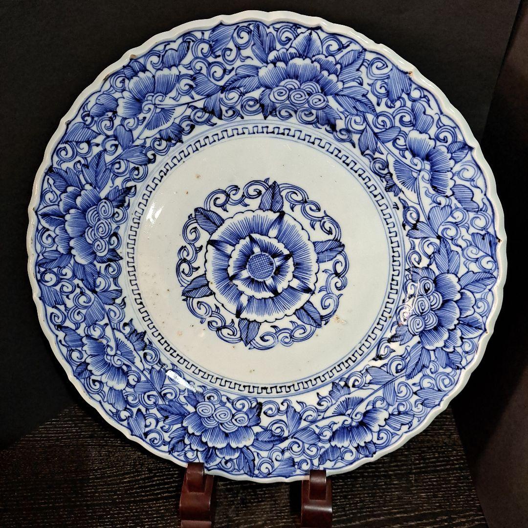 お値下げ中　　江戸中期　輪花線描　唐草牡丹図　染付青磁　完品皿