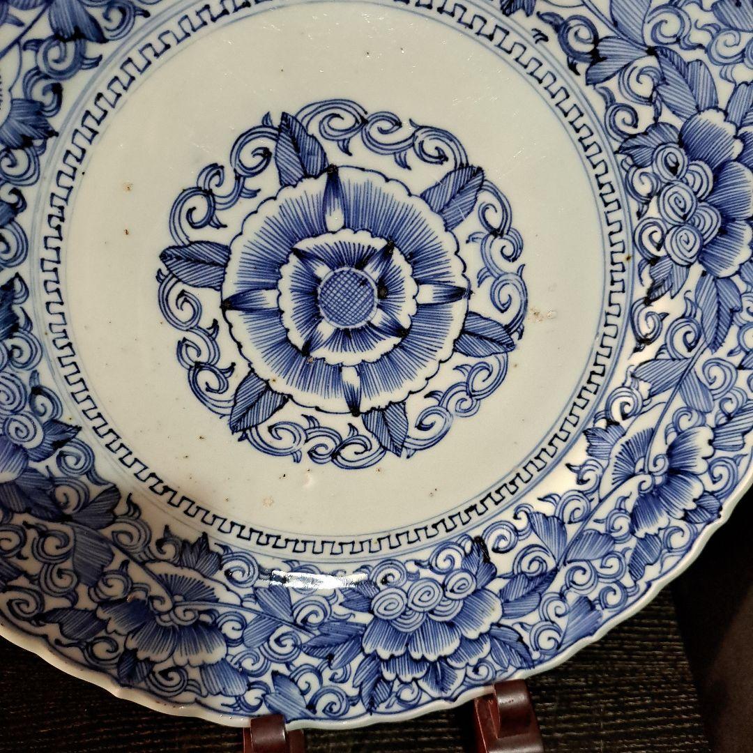 お値下げ中　　江戸中期　輪花線描　唐草牡丹図　染付青磁　完品皿