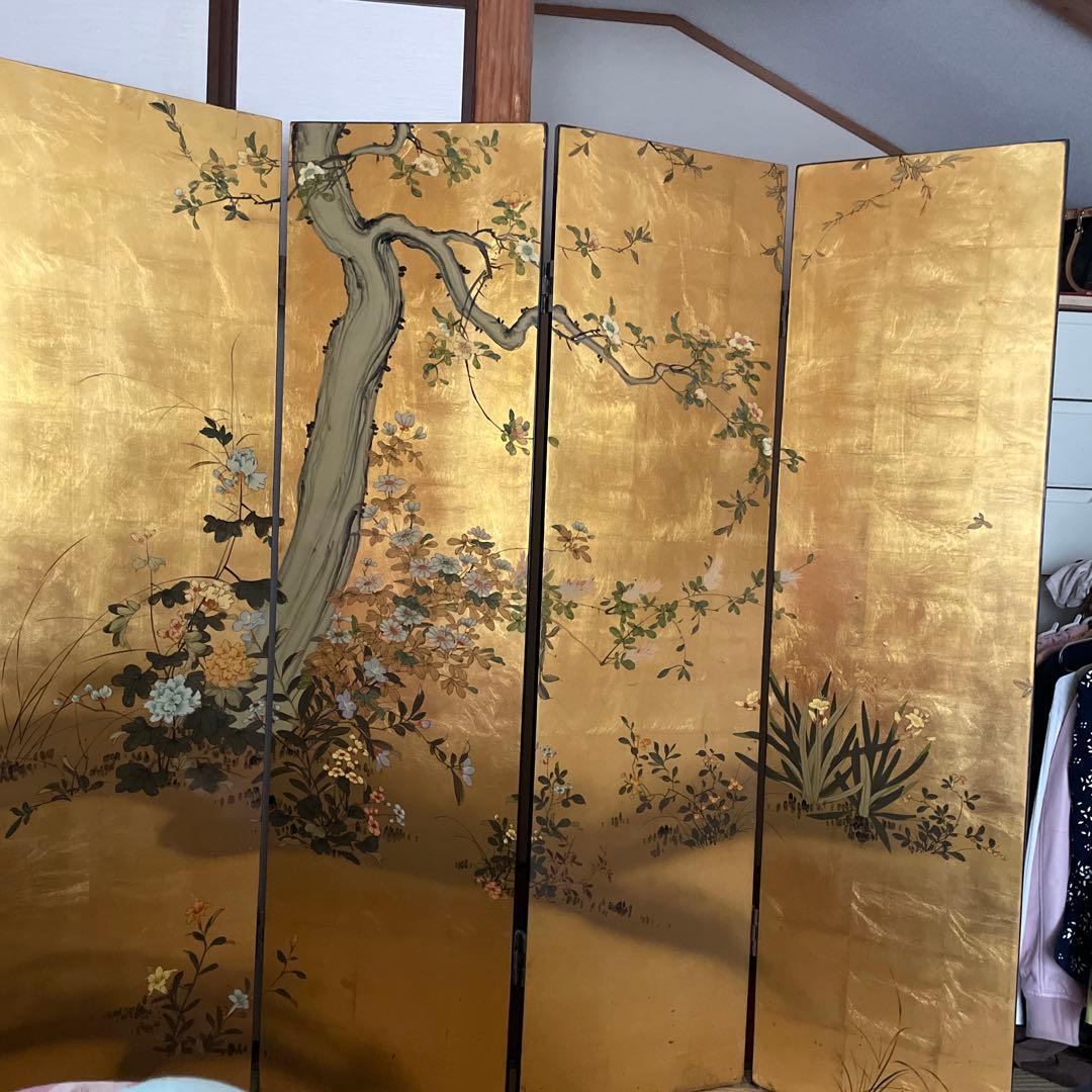 金箔の伝統的な日本の屏風