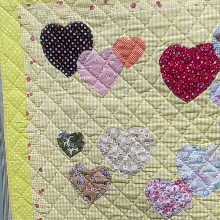 ☆値下げ☆幸せいっぱい黄色の手縫いパッチワークキルト