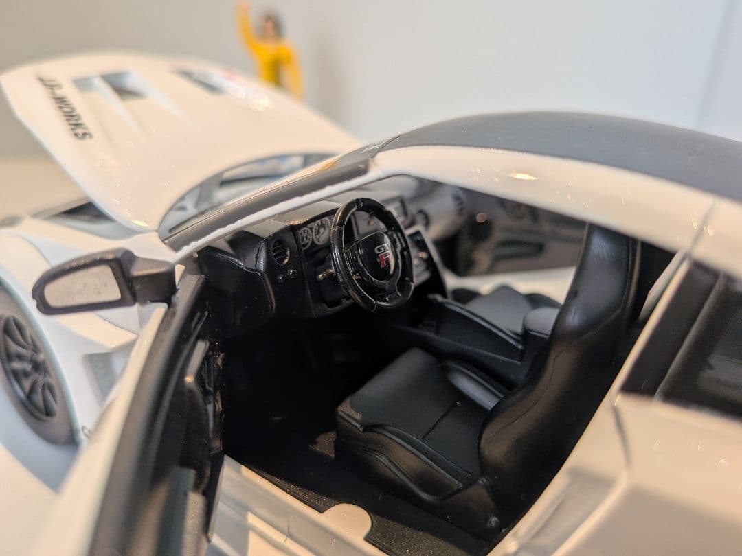 ​LBWK 1/24 R35 GT-R ミニカー フィギュア付 点灯 音 白