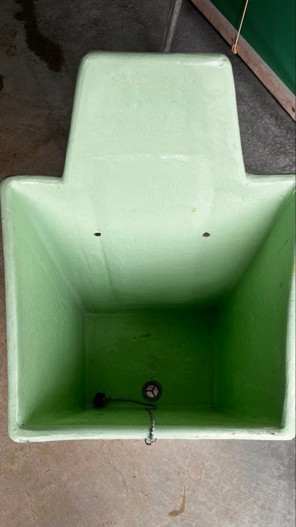 大型プラスチック水槽 排水穴付き