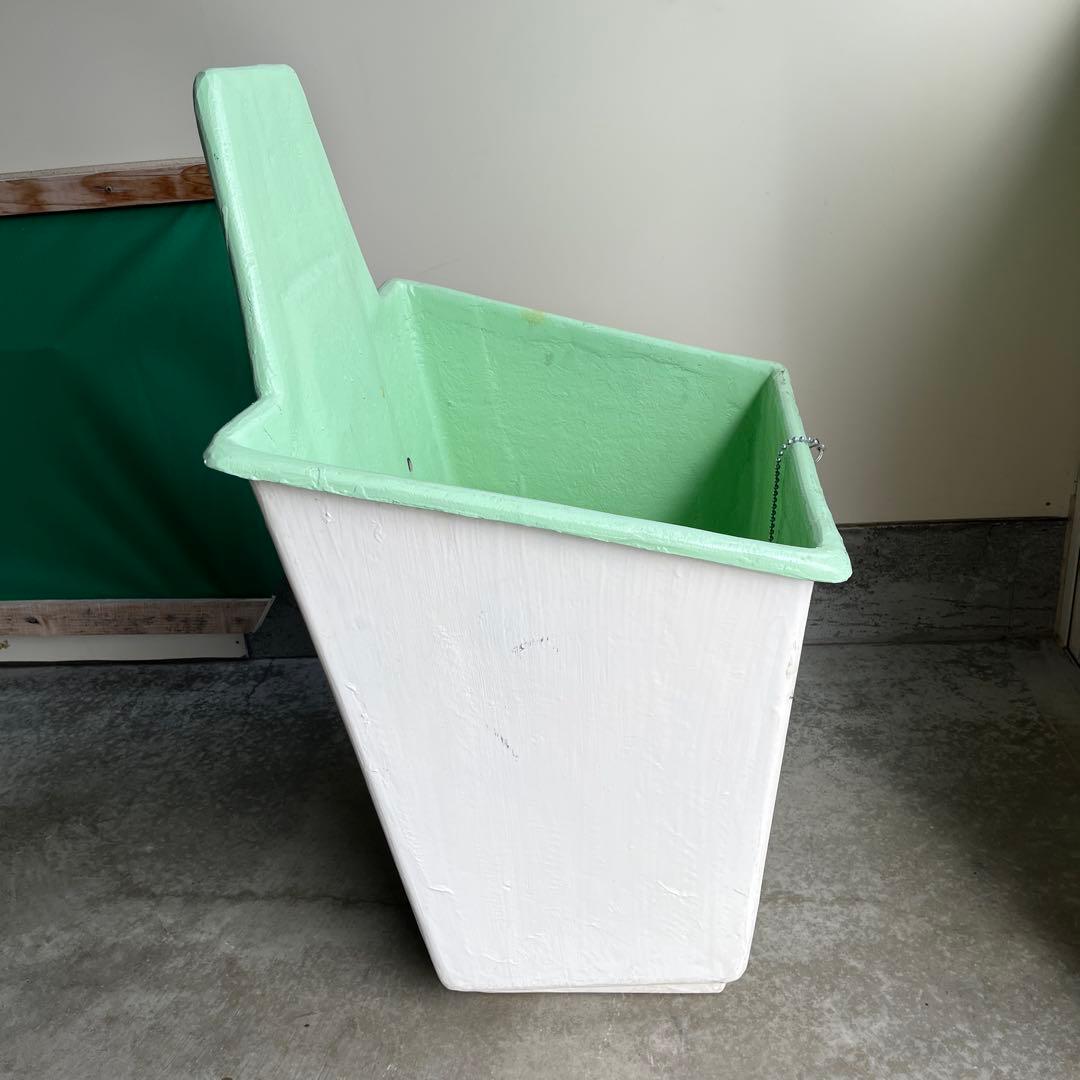 大型プラスチック水槽 排水穴付き