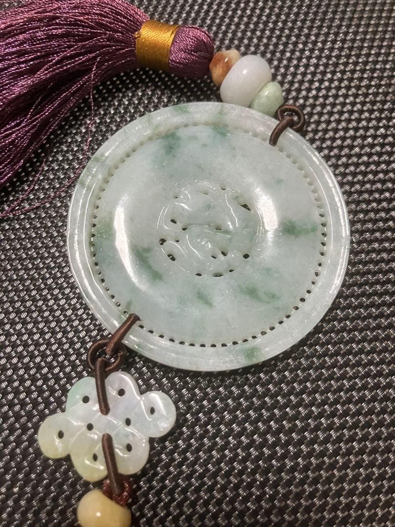 翡翠 タッセル付き装飾品　ペンダント