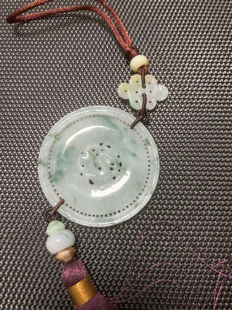 翡翠 タッセル付き装飾品　ペンダント