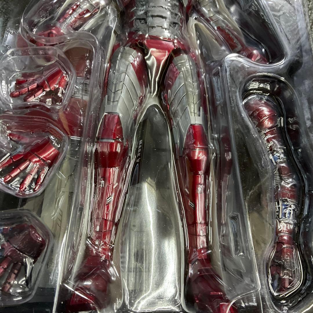 Hot Toys アイアンマン　Mark V 1/6スケールフィギュア