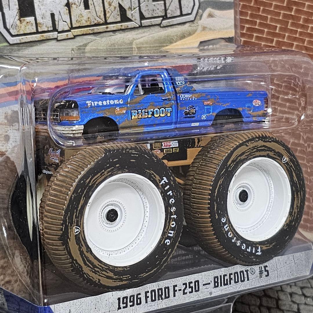 ①グリーンライト　ビッグフット　ギネスに認定されたモンスタートラック　　1/64