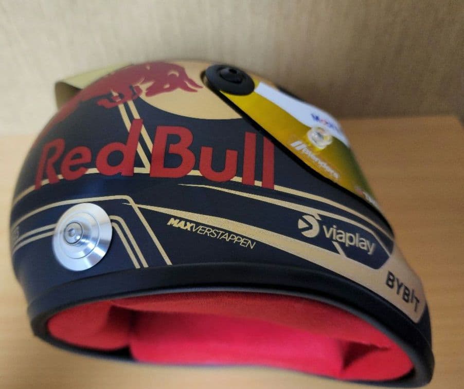 M.フェルスタッペン、 1/2ヘルメット 2023年チャンピオン仕様
