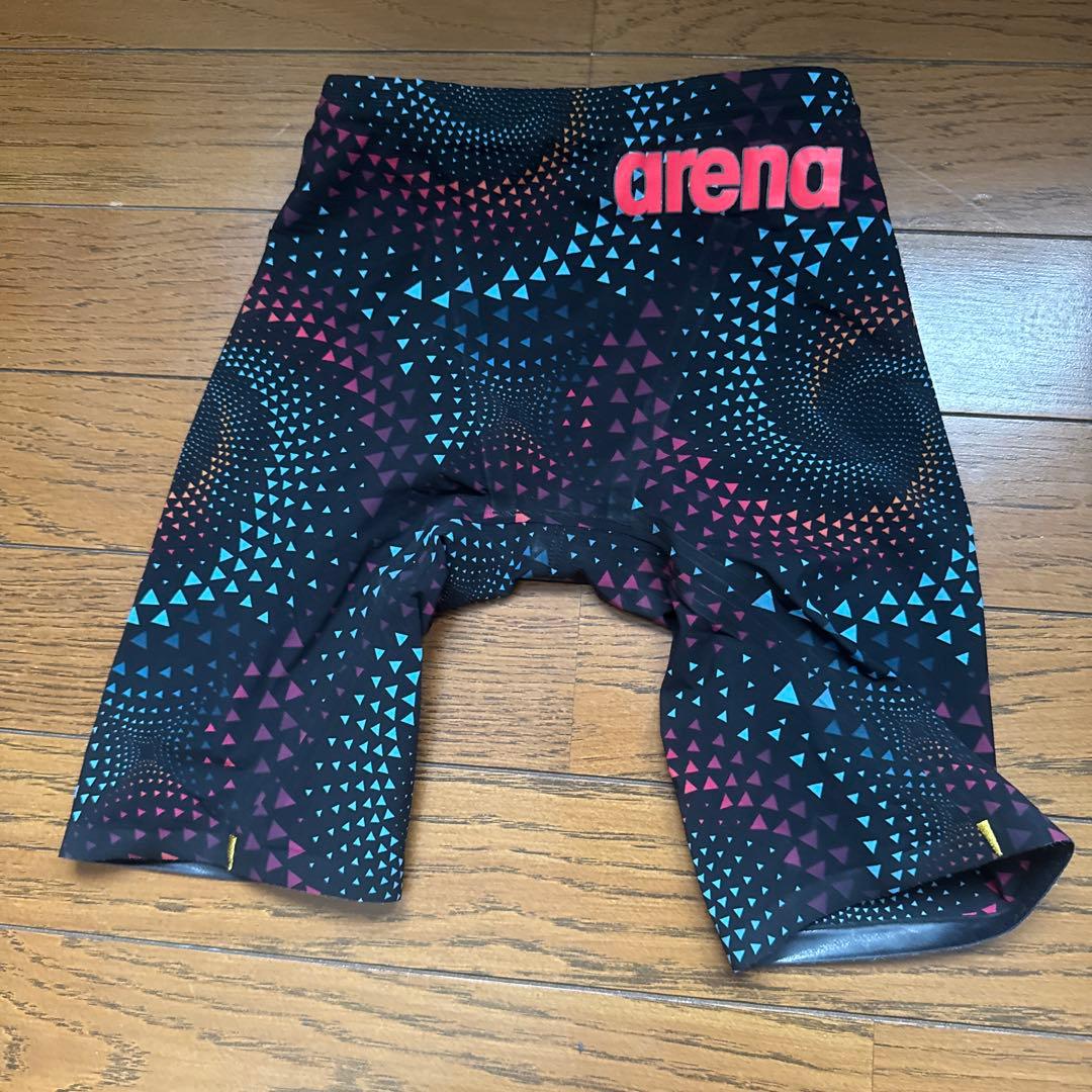 arena 競泳用高速水着 スワールパターン黒　サイズSSS