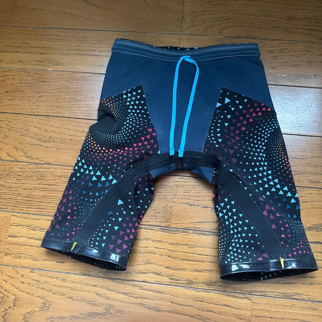 arena 競泳用高速水着 スワールパターン黒　サイズSSS