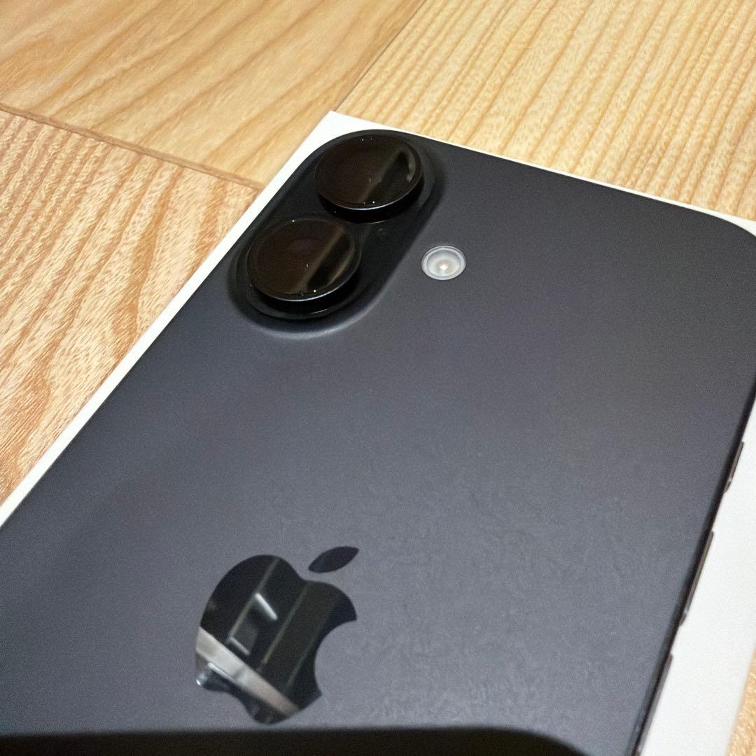 Apple iPhone16 128GB ブラック 本体 SIMフリー 美品
