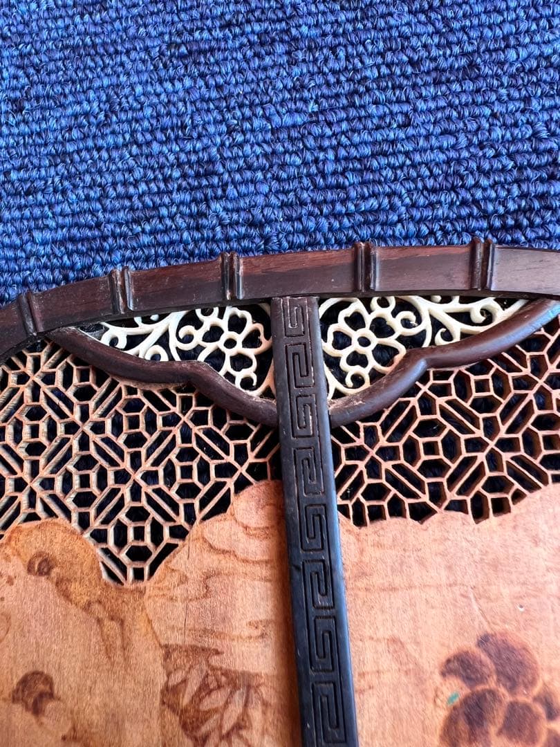 1046  中国美術 唐木造 白檀透彫刻 翡翠 軍配型硯屏 団扇　唐物　時代物