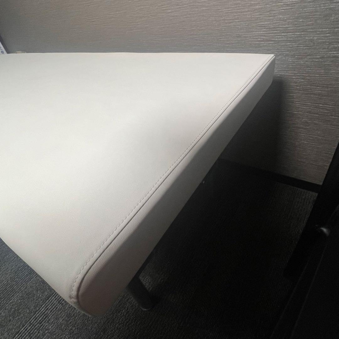 エステベッド　マッサージベッド　有孔　ホワイト