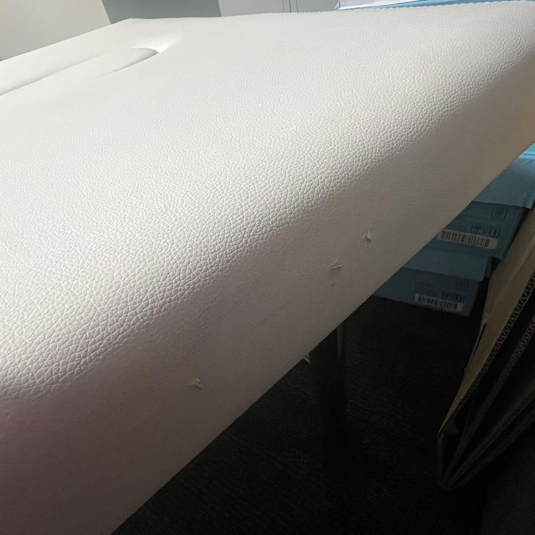 エステベッド　マッサージベッド　有孔　ホワイト