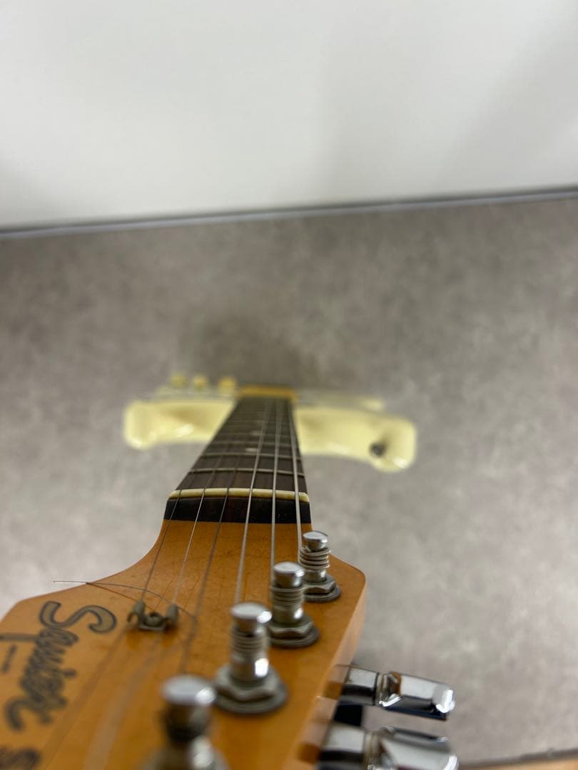 Squier【Stratocaster エレキギター クリーム】