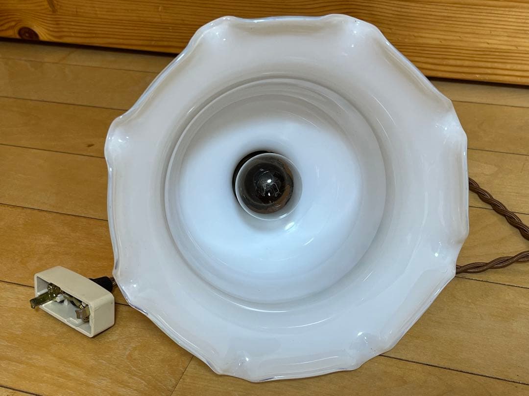 2つセットイマンマニーローズ　フリルミルクガラス　シェードランプ　Many 薔薇